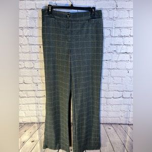 New York &Co.  Ladies striped pants with stretch. Size Medium Tall.